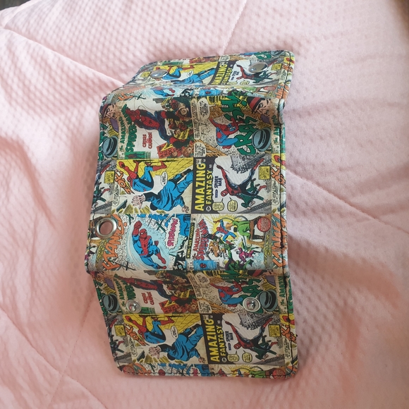 Marvel Colorful Comic Wallet - Picture 2 of 4